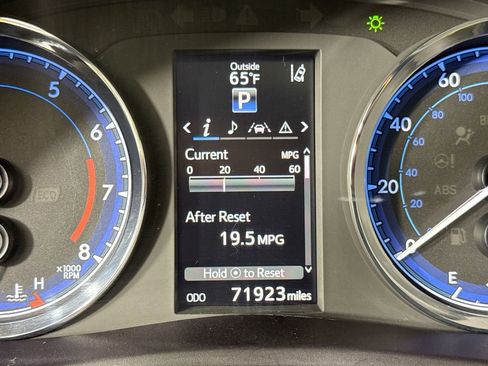 Used 2018 Toyota Corolla XSE FWD image 29