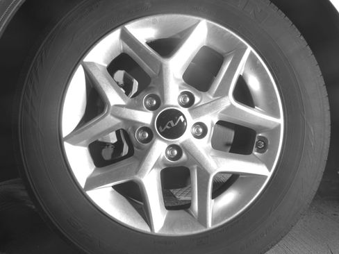 Used 2025 Kia Soul LX w/ LX Technology Package FWD image 17