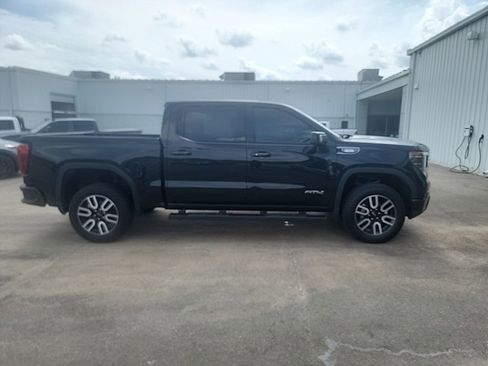 Used 2023 GMC Sierra 1500 AT4 w/ Technology Package AWD/4WD image 5