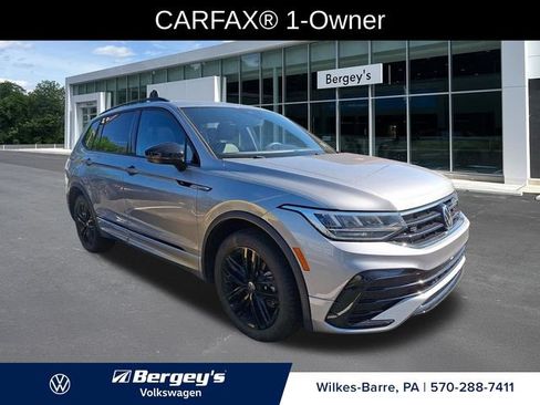 Certified 2022 Volkswagen Tiguan SE R-Line AWD/4WD image 3