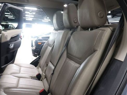 Used 2019 Land Rover Discovery SE AWD/4WD image 14