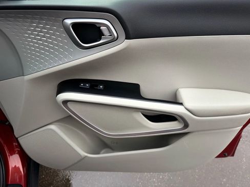 Used 2022 Kia Soul LX image 22