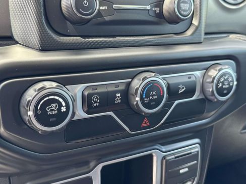 Used 2018 Jeep Wrangler Unlimited Sport AWD/4WD image 19