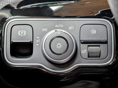 Used 2025 Mercedes-Benz CLA 35 AMG 4MATIC image 32