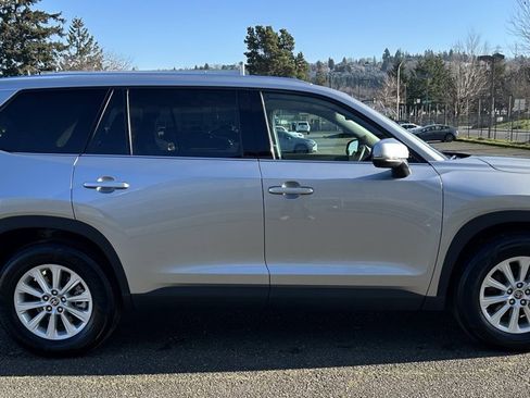 Certified 2025 Toyota Grand Highlander XLE image 4