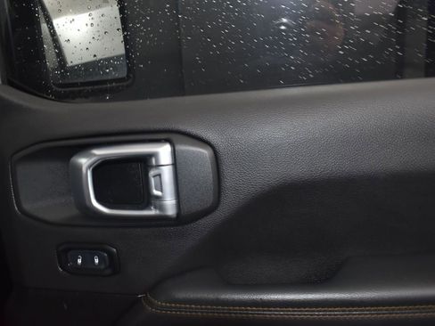 Used 2021 Jeep Gladiator Overland image 30