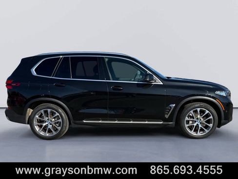 Used 2024 BMW X5 xDrive50e image 2