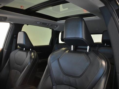 Used 2023 INFINITI QX60 Luxe w/ Performance Audio Package image 3