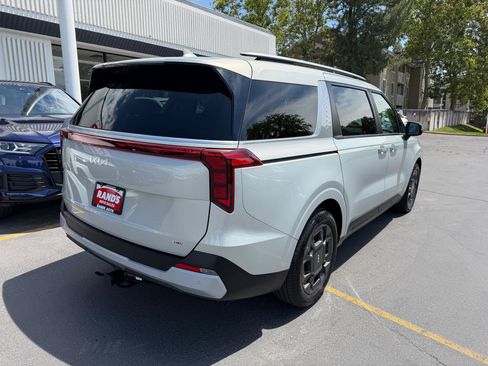 Used 2025 Kia Carnival EX FWD image 12