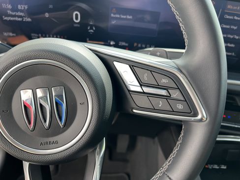 Used 2025 Buick Envision Preferred image 17