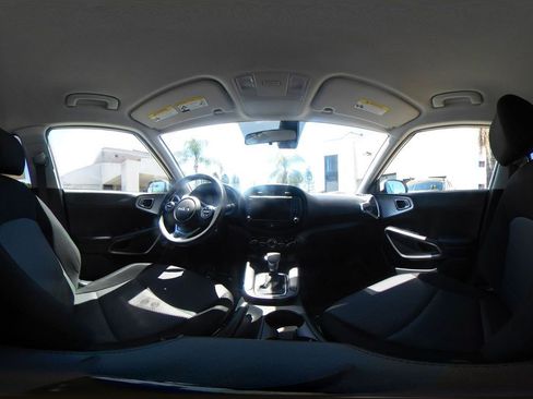 Used 2025 Kia Soul LX w/ LX Technology Package image 38