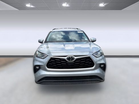Used 2020 Toyota Highlander XLE FWD image 6