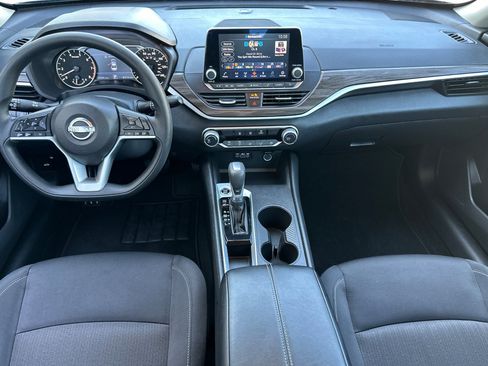 Used 2025 Nissan Altima 2.5 SV FWD image 14