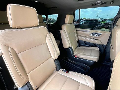 Used 2021 Chevrolet Suburban Premier w/ Premium Package AWD/4WD image 22