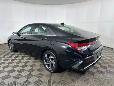 Certified 2025 Hyundai Elantra Limited image 35