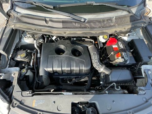 Used 2016 Ford Explorer XLT w/ Equipment Group 202A image 9