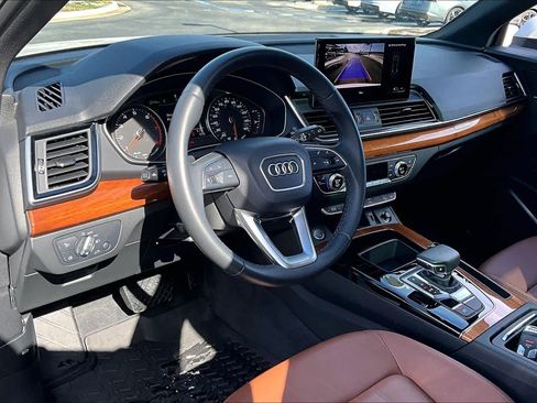 Used 2021 Audi Q5 Premium image 18
