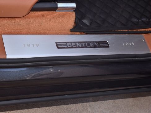 Used 2020 Bentley Bentayga image 40