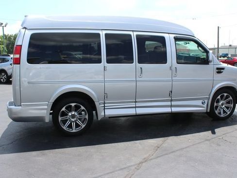 Used 2016 Chevrolet Express 2500 RWD image 17