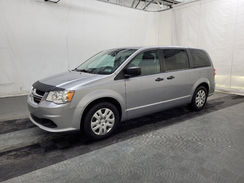 Used 2019 Dodge Grand Caravan SE image 2