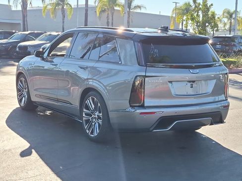 Used 2026 Cadillac Vistiq Platinum w/ LPO, Floor Liner Package AWD/4WD image 8