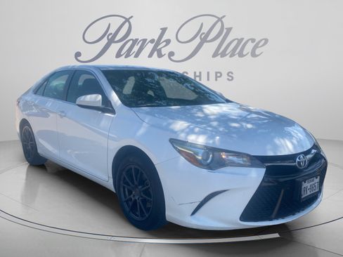 Used 2016 Toyota Camry SE FWD image 8