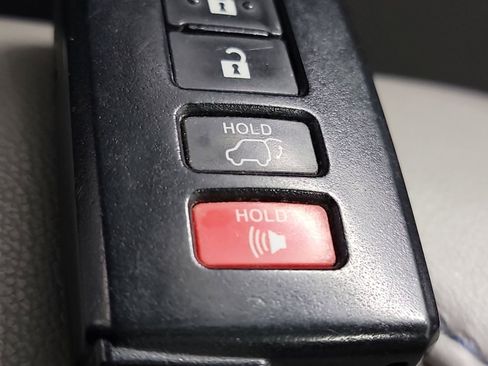 Used 2017 Toyota Highlander XLE image 32