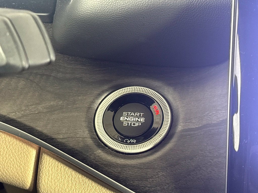 Used 2024 Jeep Grand Cherokee Limited RWD image 28