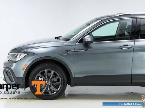 Used 2024 Volkswagen Tiguan SE w/ Panoramic Sunroof Package FWD image 3
