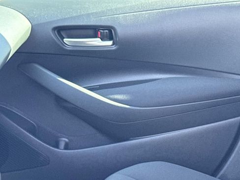 Used 2021 Toyota Corolla LE w/ LE Convenience Package image 19