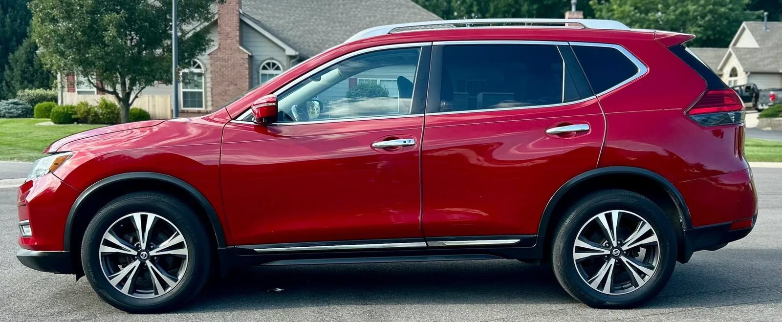 Used 2017 Nissan Rogue SL w/ SL Premium Package AWD/4WD image 8