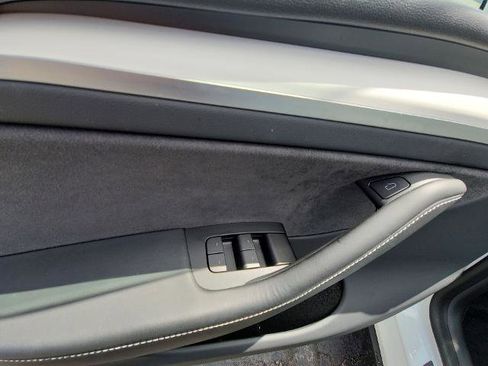 Used 2023 Tesla Model Y Long Range AWD/4WD image 22