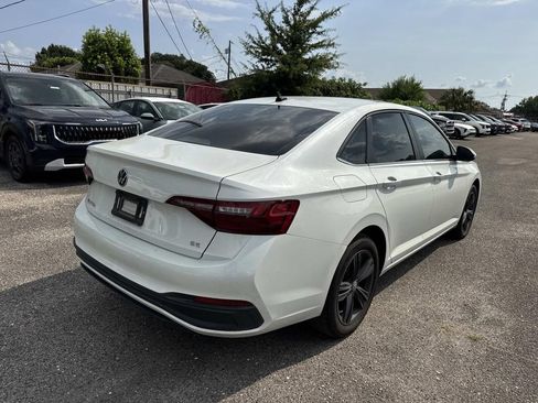 Used 2024 Volkswagen Jetta SE w/ Panoramic Sunroof Package FWD image 8