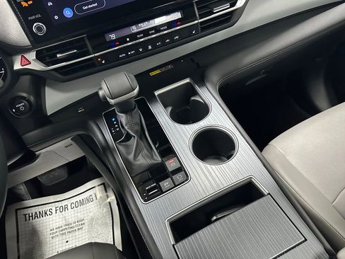 Used 2025 Toyota Sienna XLE image 41