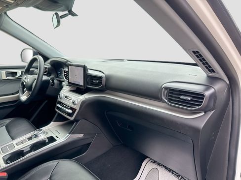 Used 2023 Ford Explorer XLT w/ Equipment Group 202A image 35