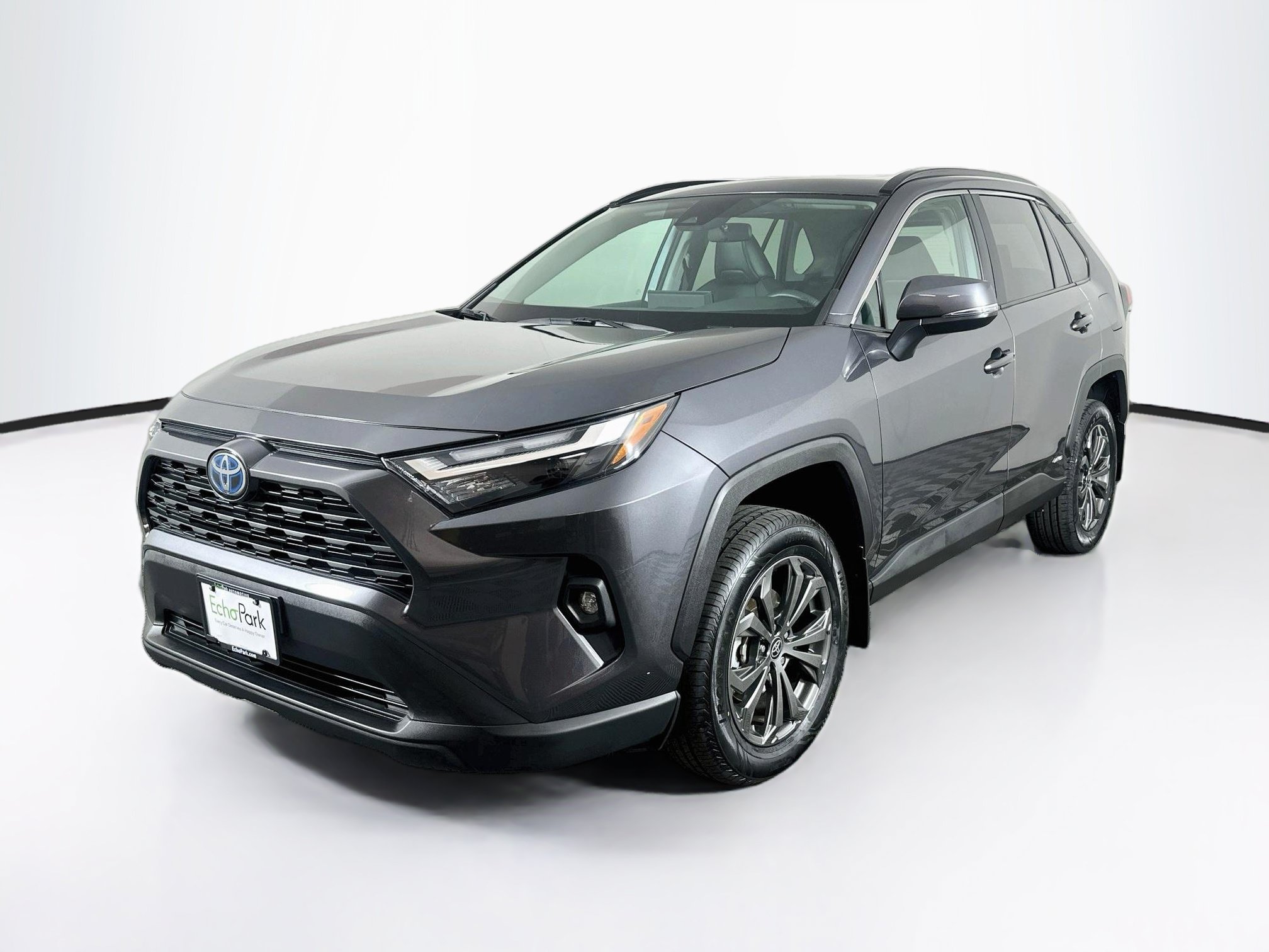 Used 2022 Toyota RAV4 XLE Premium AWD/4WD image 3