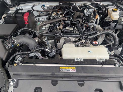 Certified 2024 Toyota Tacoma TRD Off-Road AWD/4WD image 10