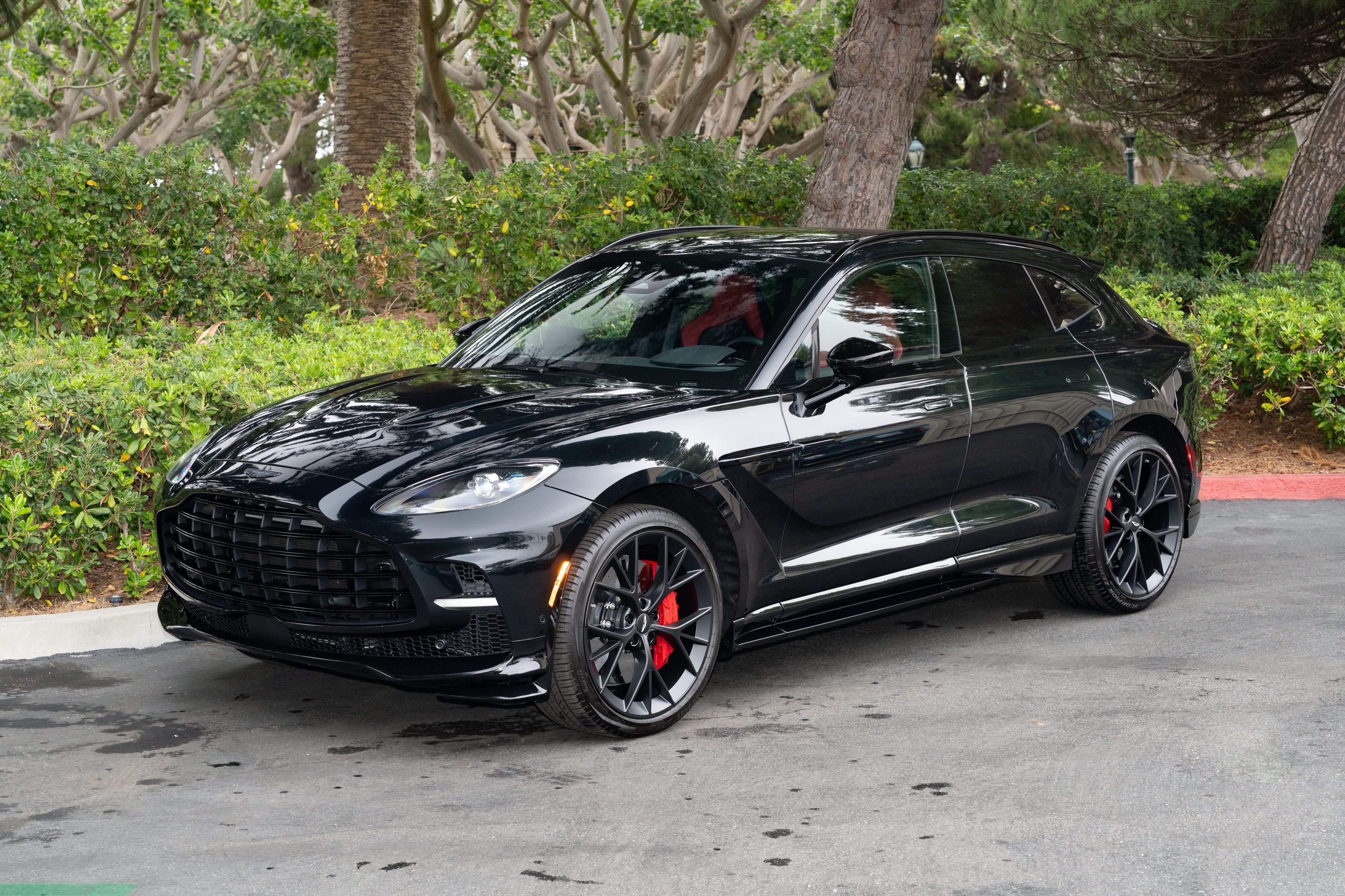 Used 2025 Aston Martin DBX 707 AWD/4WD image 2