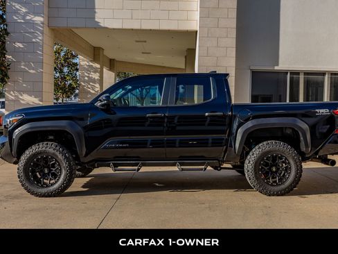 Used 2024 Toyota Tacoma TRD Off-Road AWD/4WD image 5