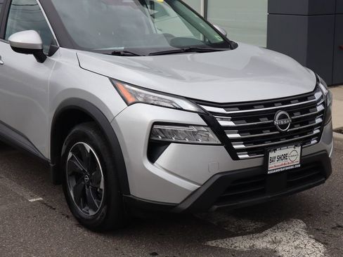 Certified 2025 Nissan Rogue SV AWD/4WD image 4