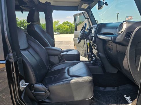 Used 2013 Jeep Wrangler Rubicon w/ PWR Convenience Group AWD/4WD image 24