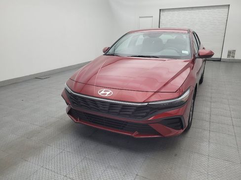 Used 2025 Hyundai Elantra SE FWD image 15