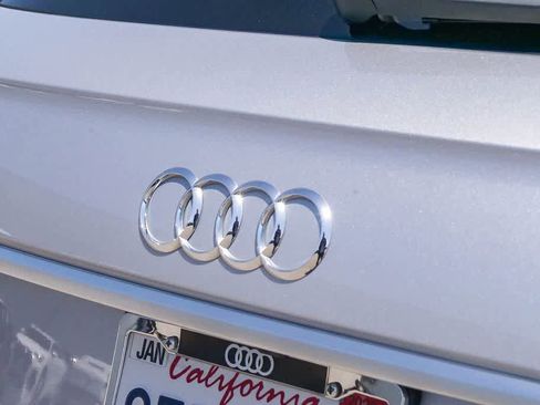 Used 2023 Audi Q5 2.0T Premium w/ Convenience Package AWD/4WD image 11
