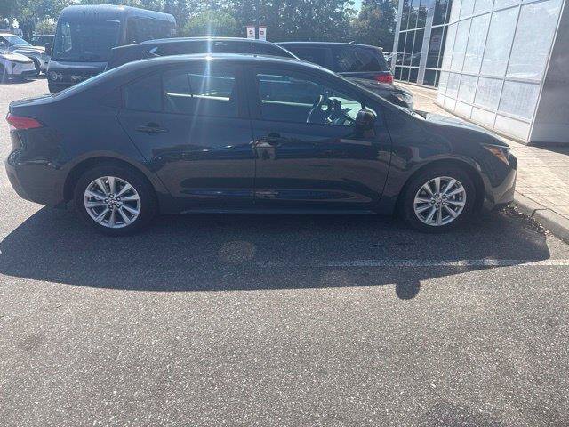 Used 2024 Toyota Corolla LE w/ LE Convenience Package FWD image 5