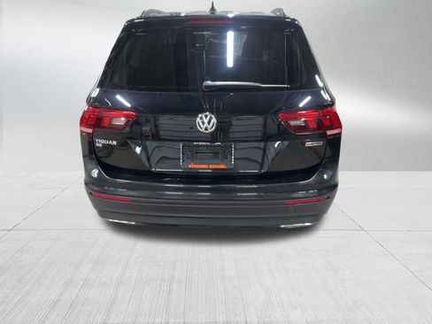 Used 2019 Volkswagen Tiguan SE w/ Panoramic Sunroof Package image 7