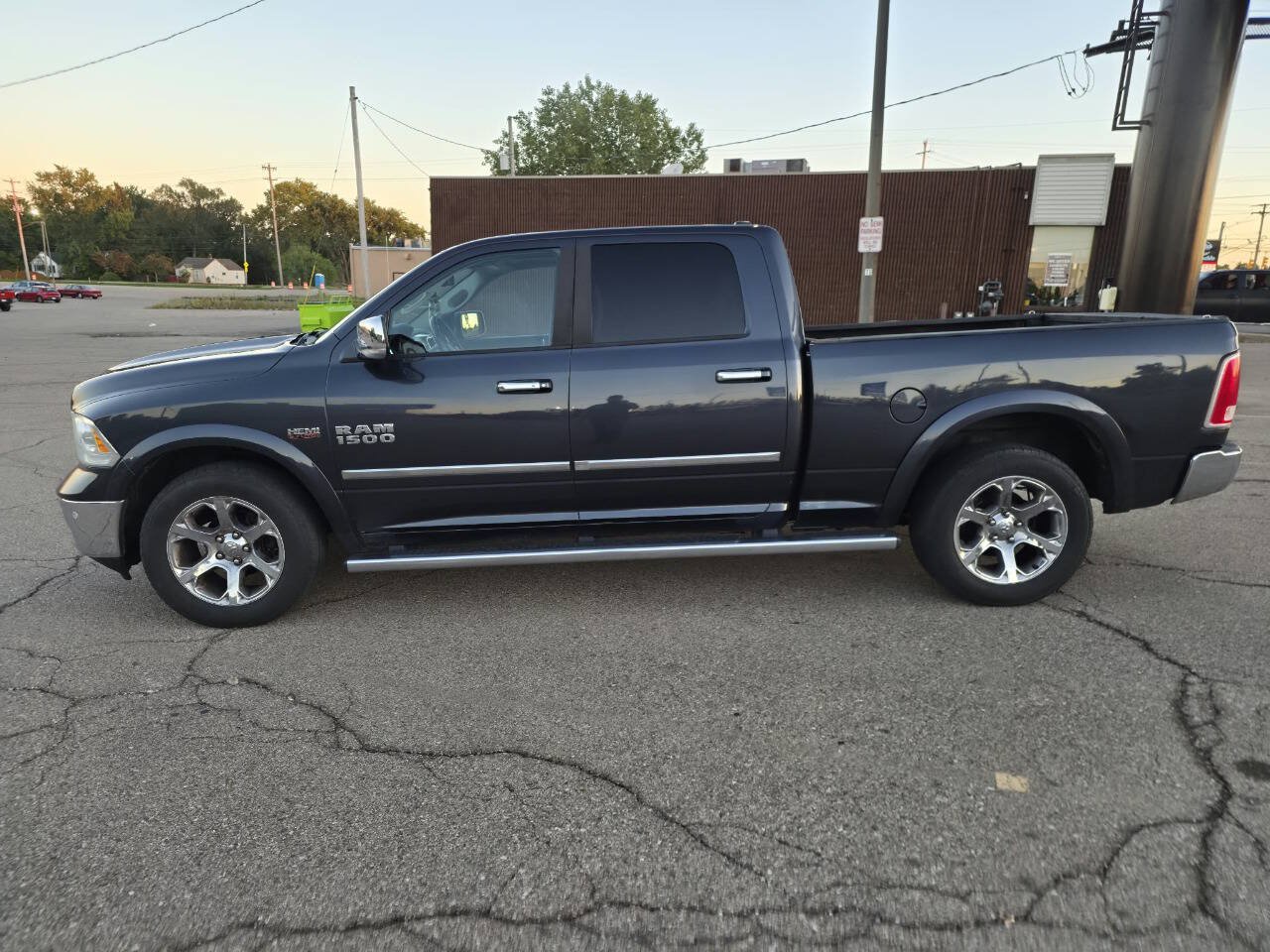 Used 2015 RAM 1500 Laramie w/ Convenience Group AWD/4WD image 7