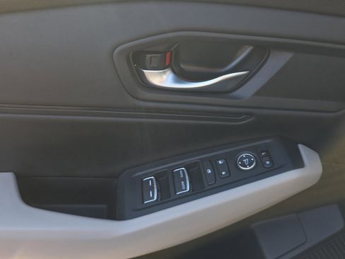 Used 2024 Honda Accord EX image 11