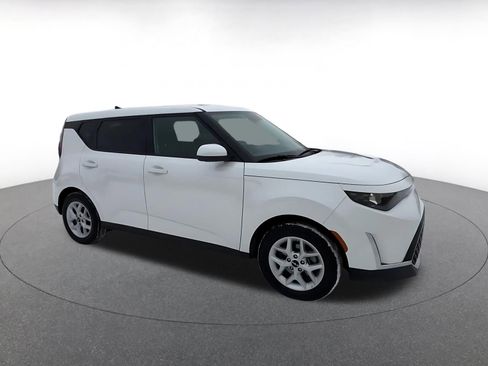 Used 2025 Hyundai Kona SEL image 2