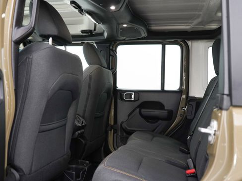 Used 2025 Jeep Wrangler Willys AWD/4WD image 17