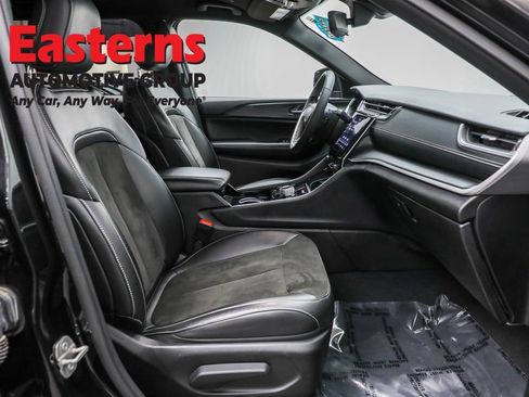 Used 2023 Jeep Grand Cherokee L Laredo image 25